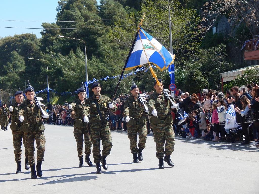 Οι στρατιώτες του ΚΕΜΧ παρέλασαν για τελευταία φορά στο Ναύπλιο (Pics) - Φωτογραφία 3