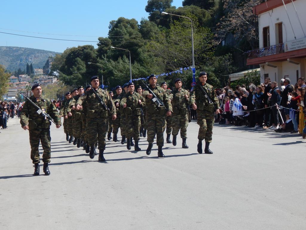 Οι στρατιώτες του ΚΕΜΧ παρέλασαν για τελευταία φορά στο Ναύπλιο (Pics) - Φωτογραφία 5