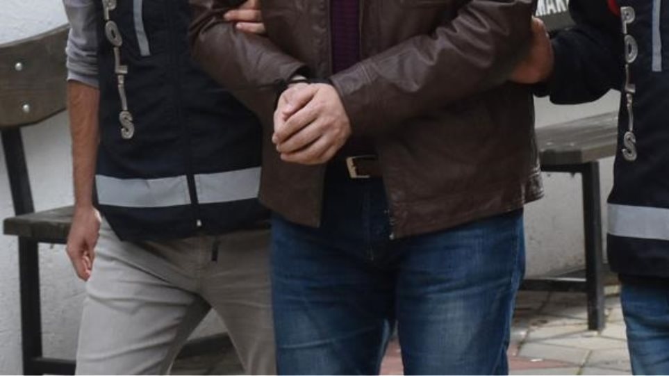Συνελήφθησαν πέντε πρώην αστυνομικοί που προσπάθησαν να περάσουν στην Ελλάδα - Φωτογραφία 1