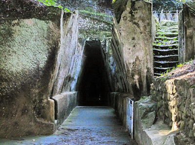 Η σπηλιά της Σίβυλλας Κυμαίας στη Νάπολη - Φωτογραφία 1