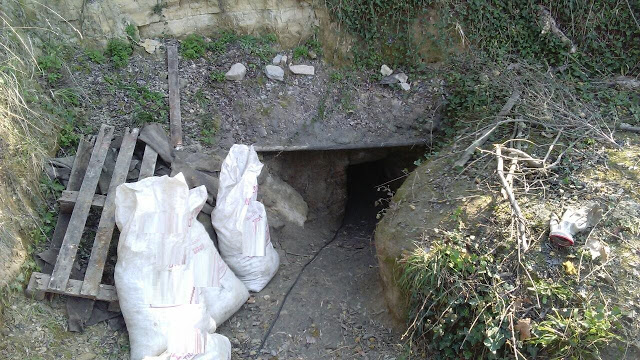 Σέρρες: Άνοιξαν σήραγγα 30 μέτρων για να βρουν αρχαία κάτω από μοναστήρι - Φωτογραφία 1