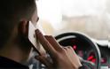 Τροχαία: Εκατοντάδες κλήσεις σε οδηγούς που μιλούσαν στο κινητό