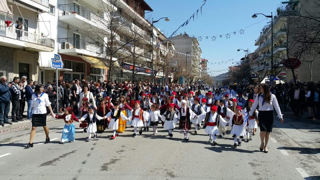 Με τιμή και μνήμη ο εορτασμός της 25ης Μαρτίου από τα παιδιά της Μητροπόλεως Γρεβενών (εικόνες + video) - Φωτογραφία 19