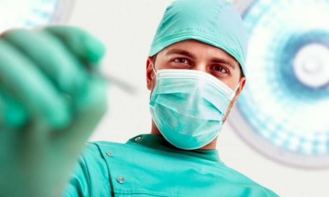 Γιατί οι χειρουργοί φοράνε πάντα πράσινα ή μπλε - Φωτογραφία 1