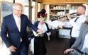 Ξεσήκωσε τον πρωθυπουργό της Αυστραλίας Σκοτ Μόρισον ο Βαγγέλης Παντιώρας με το κλαρίνο του - Φωτογραφία 1