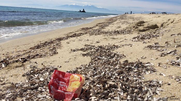 Η μάχη με τα σκουπίδια στις ελληνικές ακτές - Φωτογραφία 1