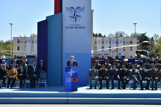 Παρουσία Αρχηγού ΓΕΕΘΑ στον Εορτασμό των Δέκα (10) Ετών από την Ένταξη στο ΝΑΤΟ της Αλβανίας - Φωτογραφία 16