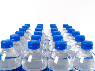 SOS: ΔΕΝ πρέπει να πίνετε από πλαστικά μπουκάλια! ΜΑΘΕΤΕ ΓΙΑΤΙ! - Φωτογραφία 1
