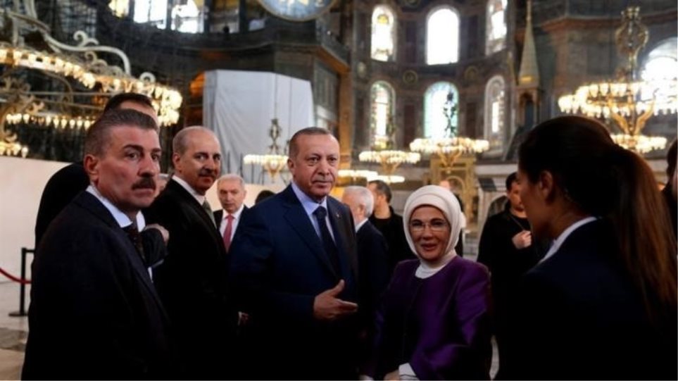 Προεκλογικό «αμόκ» Ερντογάν: Θα κάνουμε και αρχιτεκτονικές αλλαγές στην Αγία Σοφία! - Φωτογραφία 1