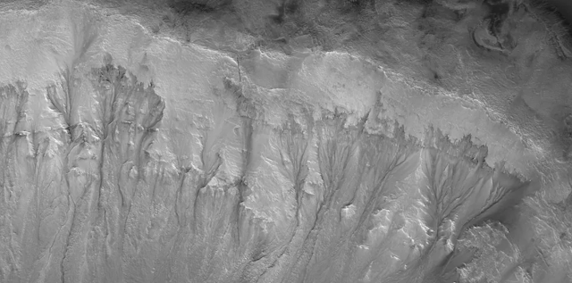 Νέες ενδείξεις ότι υπάρχουν βαθιά υπόγεια ύδατα στον Άρη - Φωτογραφία 1
