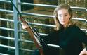 νια Μάλετ: Το «Bond girl» από το «Goldfinger» πέθανε σε ηλικία 77 ετών - Φωτογραφία 1