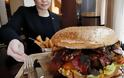 Ιαπωνία: Εστιατόριο ετοίμασε μπέργκερ... 800 ευρώ προς τιμήν του αυτοκράτορα