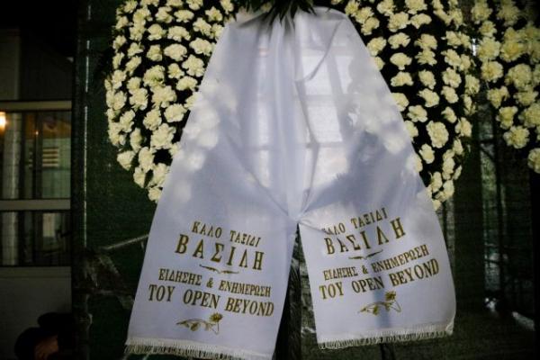 Κηδεία Βασίλη Λυριτζή: Οι συγκινητικοί επικήδειοι των φίλων του (εικόνες) - Φωτογραφία 13