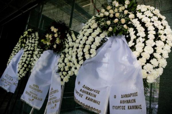 Κηδεία Βασίλη Λυριτζή: Οι συγκινητικοί επικήδειοι των φίλων του (εικόνες) - Φωτογραφία 16