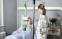 Λίστες θανάτου στις ακτινοθεραπείες, παρά τις δωρεές του Ιδρύματος «Νιάρχος» – Ο καρκίνος δεν περιμένει, λένε οι ασθενείς