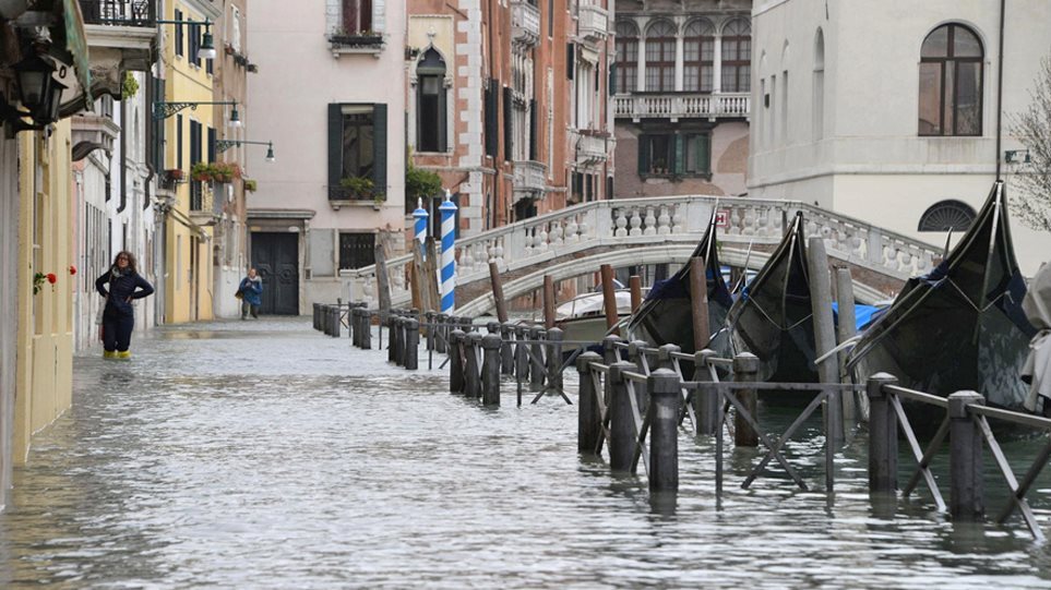 Βενετία - Σε ιστορικά υψηλά η στάθμη των υδάτων - Φωτογραφία 1