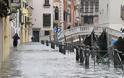 Βενετία - Σε ιστορικά υψηλά η στάθμη των υδάτων