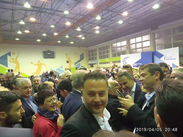 Παρόντες στην ομιλία Μητσοτάκη στο Αγρίνιο, οι υποψήφιοι δήμαρχοι Ξηρομέρου κ.κ. Π. ΣΤΑΪΚΟΣ και Γ. ΤΡΙΑΝΤΑΦΥΛΛΑΚΗΣ - Φωτογραφία 33
