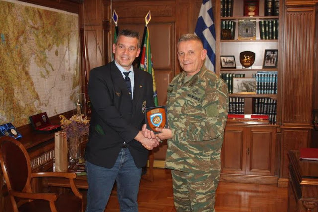 Εθιμοτυπικές επισκέψεις στον Διοικητή 1ης Στρατιάς Αντγο Φλώρο Κωνσταντίνο - Φωτογραφία 1