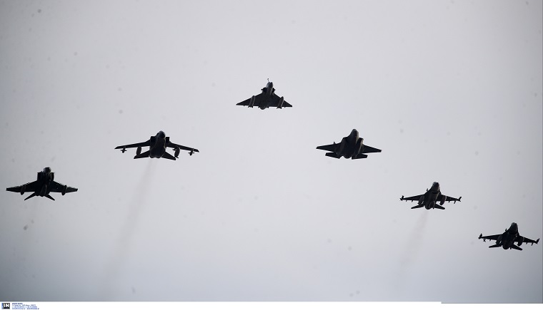 ΗΝΙΟΧΟΣ 2019: Απίστευτα πλάνα από τα μαχητικά αεροσκάφη που “σκίζουν” τον ουρανό της Αθήνας - ΦΩΤΟ - ΒΙΝΤΕΟ - Φωτογραφία 2