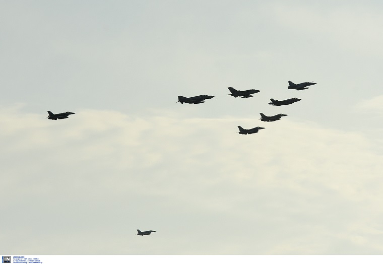 ΗΝΙΟΧΟΣ 2019: Απίστευτα πλάνα από τα μαχητικά αεροσκάφη που “σκίζουν” τον ουρανό της Αθήνας - ΦΩΤΟ - ΒΙΝΤΕΟ - Φωτογραφία 3