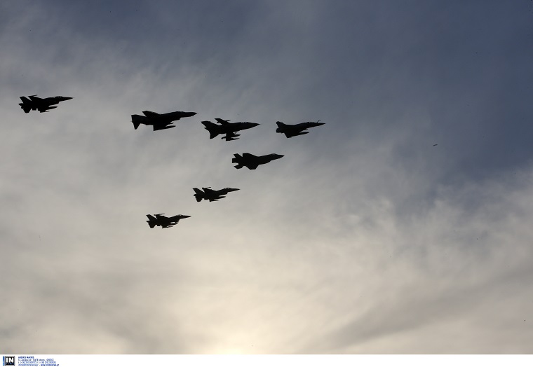 ΗΝΙΟΧΟΣ 2019: Απίστευτα πλάνα από τα μαχητικά αεροσκάφη που “σκίζουν” τον ουρανό της Αθήνας - ΦΩΤΟ - ΒΙΝΤΕΟ - Φωτογραφία 6