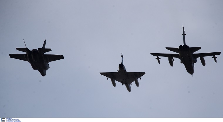 ΗΝΙΟΧΟΣ 2019: Απίστευτα πλάνα από τα μαχητικά αεροσκάφη που “σκίζουν” τον ουρανό της Αθήνας - ΦΩΤΟ - ΒΙΝΤΕΟ - Φωτογραφία 8