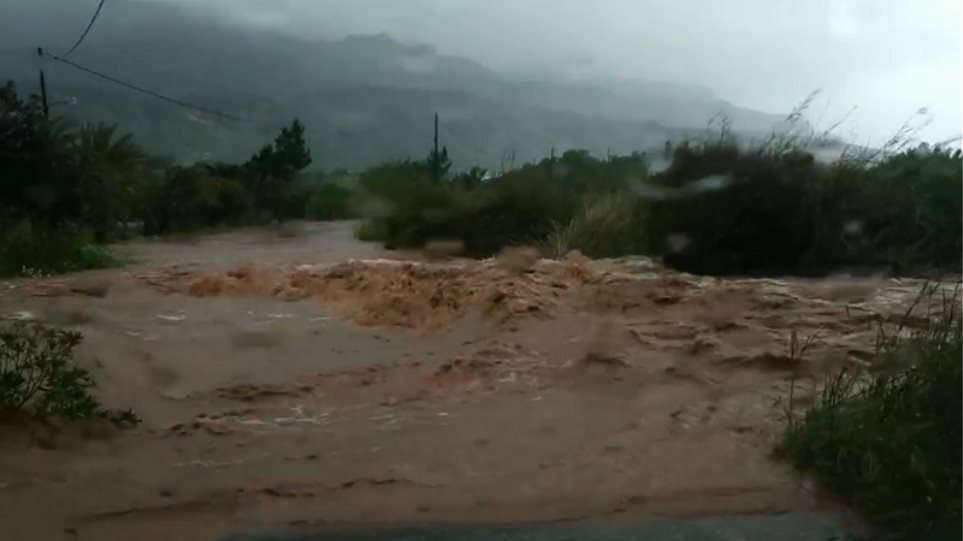 Κρήτη: Πλημμύρες και κατολισθήσεις από την κακοκαιρία - Φωτογραφία 1