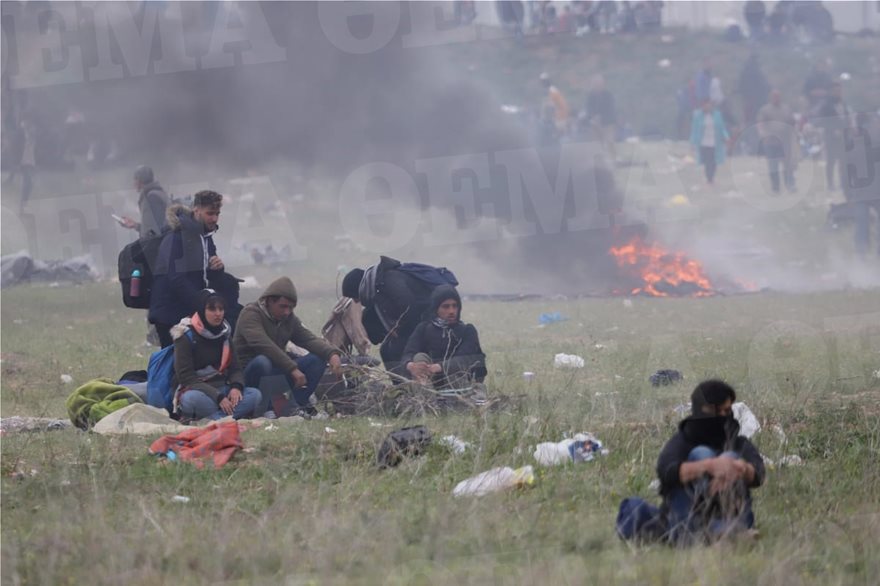 Νέα επεισόδια στα Διαβατά: Συγκρούσεις ανάμεσα σε πρόσφυγες και ΜΑΤ - Φωτογραφία 7