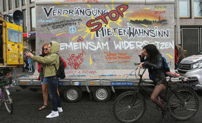 Χιλιάδες Γερμανοί διαμαρτύρονται για την τρέλα των ενοικίων - Φωτογραφία 1