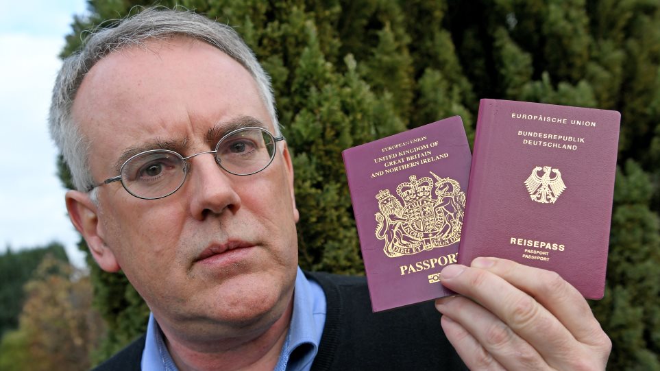 Παρά το αδιέξοδο του Brexit, στη Βρετανία ξεκίνησαν να εκδίδουν διαβατήρια χωρίς την ένδειξη «Ευρωπαϊκή Ένωση» - Φωτογραφία 1