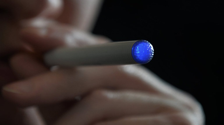 Το ηλεκτρονικό τσιγάρο δεν αποτελεί τον προπομπό του καπνίσματος για τους εφήβους - Φωτογραφία 1