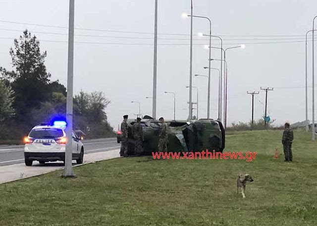 Βίντεο: Τροχαίο ατύχημα με στρατιωτικό όχημα μεταφοράς προσωπικού πριν λίγο έξω από το Στρατόπεδο Τριανταφυλλίδη στην Ξάνθη (+φωτογραφίες) - Φωτογραφία 1