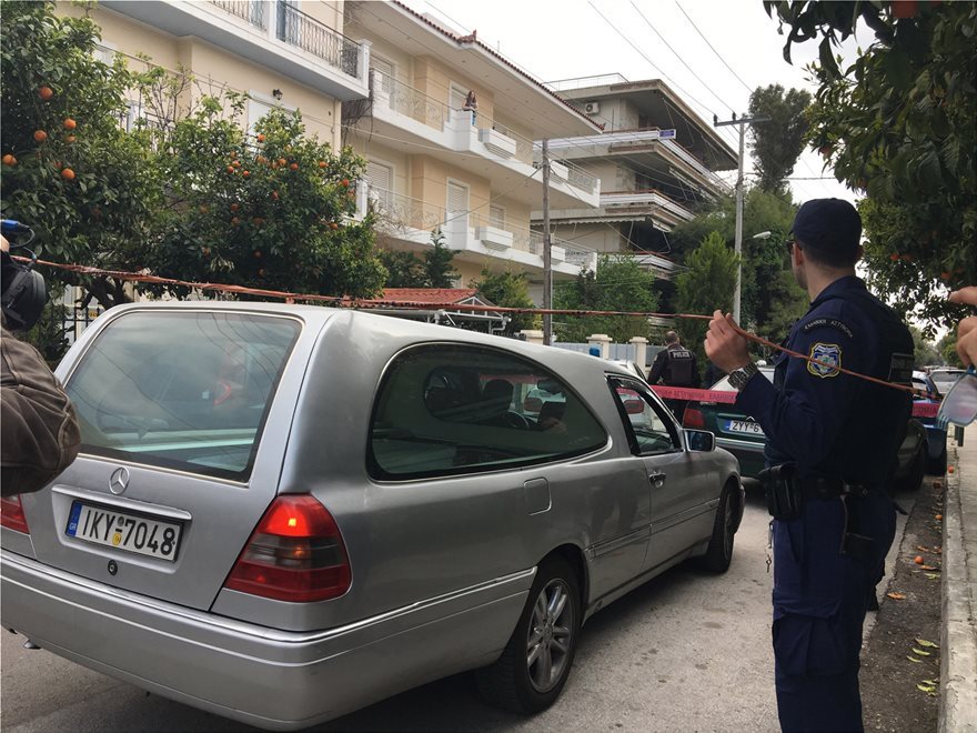 Λύγισαν και οι αστυνομικοί... - Φωτογραφία 2