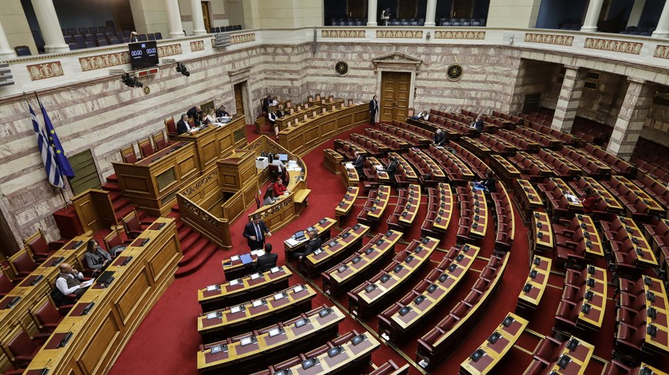 ΔΕΙΤΕ τι περιέχει το μυστικό δωμάτιο στην Ελληνική Βουλή που έμεινε κλειστό για 40 χρόνια - Φωτογραφία 1