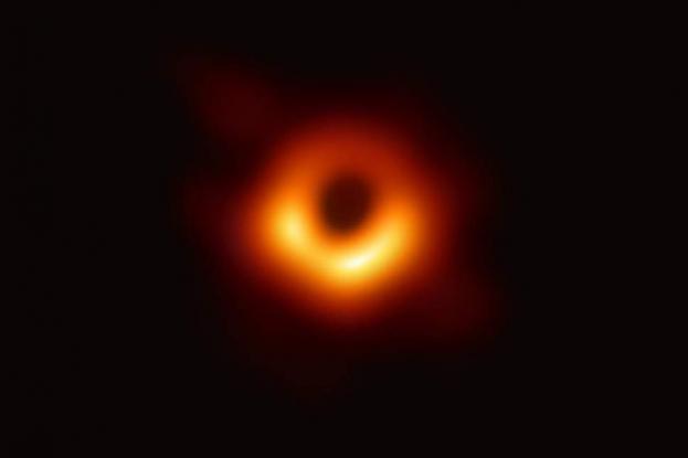 Ιστορική στιγμή για την Επιστήμη: Αυτή είναι η πρώτη εικόνα μαύρης τρύπας στο Διάστημα - Φωτογραφία 1