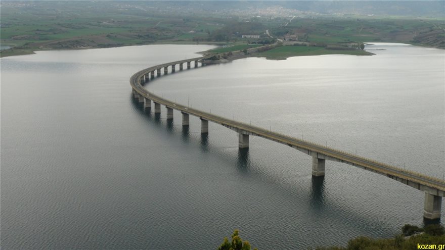 Αυτοκτόνησε πηδώντας από τη γέφυρα των Σερβίων - Φωτογραφία 1
