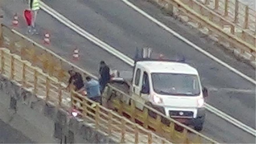 Αυτοκτόνησε πηδώντας από τη γέφυρα των Σερβίων - Φωτογραφία 2