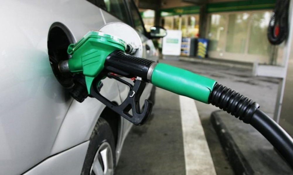 Πόση βενζίνη βάζει ο Έλληνας στο αυτοκίνητο; - Φωτογραφία 1