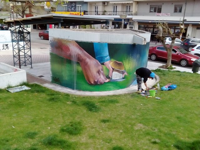 O Δήμος Γρεβενών  ζωγραφίζει  την πλατεία Ελευθερίας - εικόνες - Φωτογραφία 1