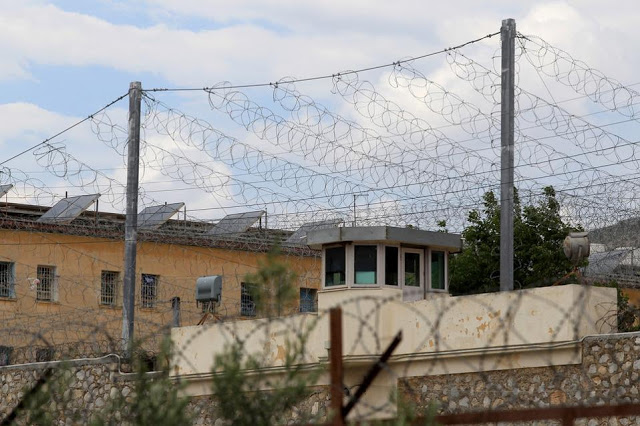 Μαστίγωσαν κρατούμενους στις φυλακές Κορυδαλλού - Φωτογραφία 1