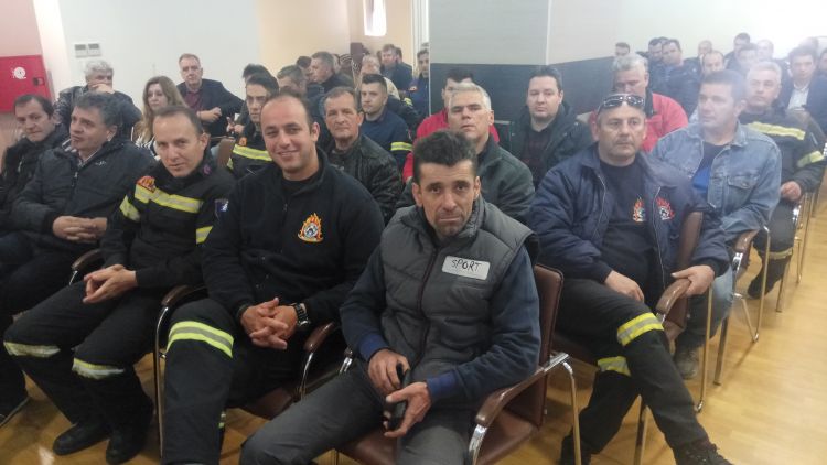 Αγρίνιο: Στα «θρανία» οι πυροσβέστες με στόχο την αποτελεσματικότερη δράση τους - Φωτογραφία 2