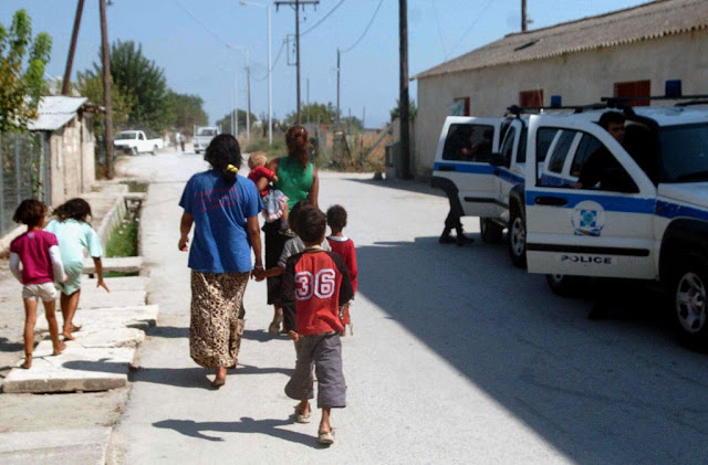 Βόλος: 17 Ρομά «μητέρες» λάμβαναν επιδόματα για τα παιδιά που δεν έχουν - Φωτογραφία 1