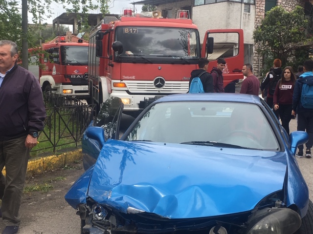 Σοβαρό τροχαίο στην Παραβόλα- μαθήτριες παρασύρθηκαν από αυτοκίνητο (φωτο-video) - Φωτογραφία 7