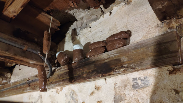 Ρέθυμνο: Έκρυβαν τα ναρκωτικά στο ταβάνι (ΒΙΝΤΕΟ) - Φωτογραφία 1