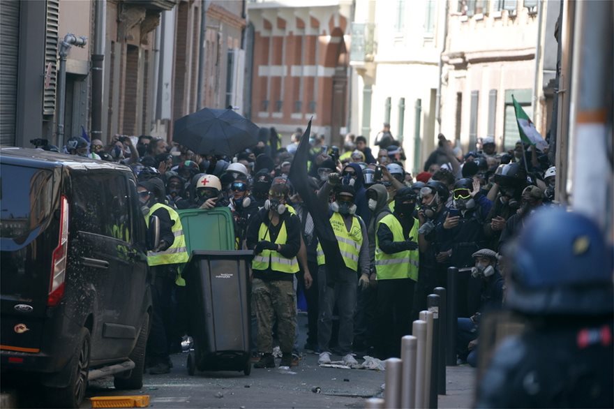 Συγκρούσεις των κίτρινων γιλέκων με την αστυνομία - 50 συλλήψεις σε Τουλούζη και Παρίσι - Φωτογραφία 4