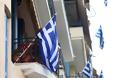 Αθήνα: Αυξήθηκε λόγω της Συμφωνίας των Πρεσπών ο αριθμός των σπιτιών που βάζουν σημαία στο μπαλκόνι