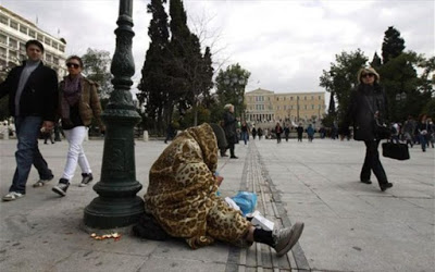 Σοκάρουν τα στοιχεία για τη φτώχεια στην Ελλάδα - Φωτογραφία 1