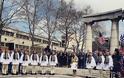 Έπαρση της ελληνικής σημαίας με Εύζωνες στην Αστόρια