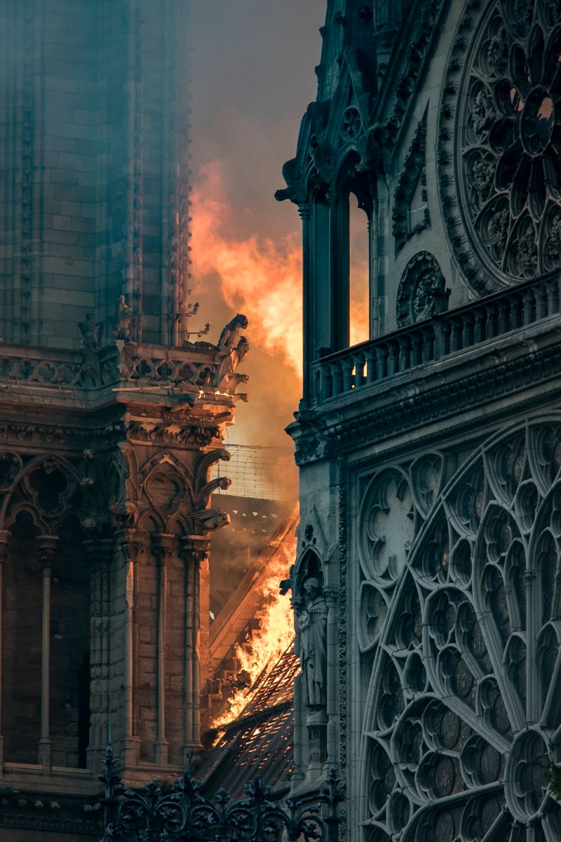 Παναγία των Παρισίων: Τεράστια καταστροφή - Σώθηκαν το κύριο κτίσμα και οι πύργοι - Φωτογραφία 6